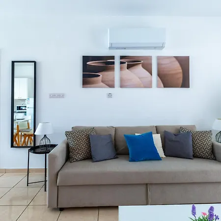 Just Renovated Beautiful 2 Bed Apartment In Paphos 5 Min Drive To The Beach