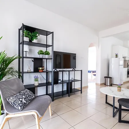 Just Renovated Beautiful 2 Bed In 5 Min Drive To The Apartament Pafos