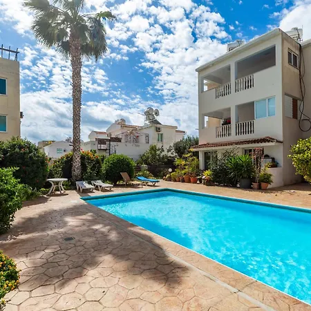 Just Renovated Beautiful 2 Bed Apartment In Paphos 5 Min Drive To The Beach Appartement *