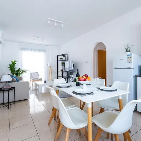 Just Renovated Beautiful 2 Bed Apartment In Paphos 5 Min Drive To The Beach * Paphos