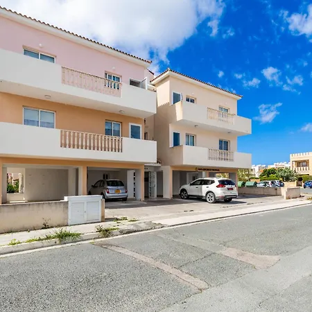 Just Renovated Beautiful 2 Bed Apartment In Paphos 5 Min Drive To The Beach Appartement Paphos