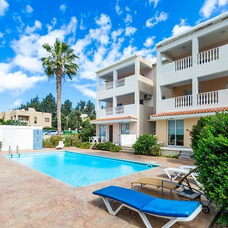 Just Renovated Beautiful 2 Bed Apartment In Paphos 5 Min Drive To The Beach Appartement