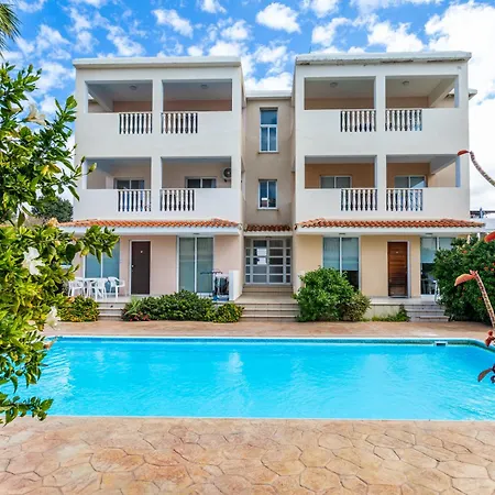 Just Renovated Beautiful 2 Bed Apartment In Paphos 5 Min Drive To The Beach *