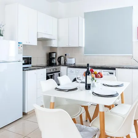 Appartement Just Renovated Beautiful 2 Bed Apartment In Paphos 5 Min Drive To The Beach *