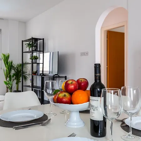 Just Renovated Beautiful 2 Bed Apartment In Paphos 5 Min Drive To The Beach Appartement