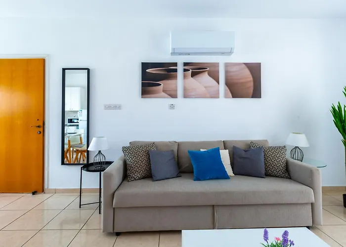 Just Renovated Beautiful 2 Bed In 5 Min Drive To The