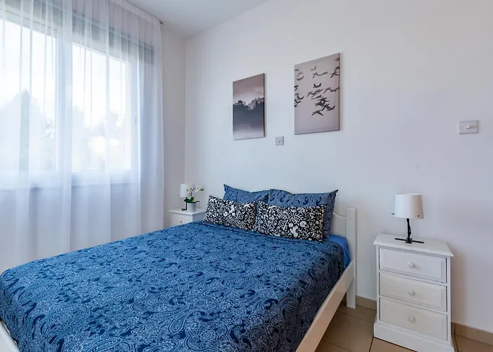 Apartmán Just Renovated Beautiful 2 Bed In 5 Min Drive To The