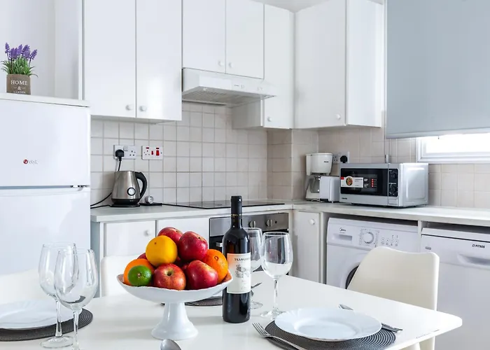 Just Renovated Beautiful 2 Bed In 5 Min Drive To The パ フォス