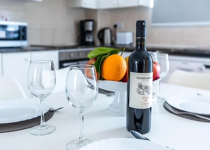 Just Renovated Beautiful 2 Bed In 5 Min Drive To The Apartmán