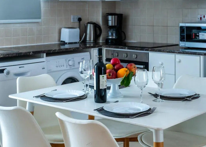 Apartmán Just Renovated Beautiful 2 Bed In 5 Min Drive To The *