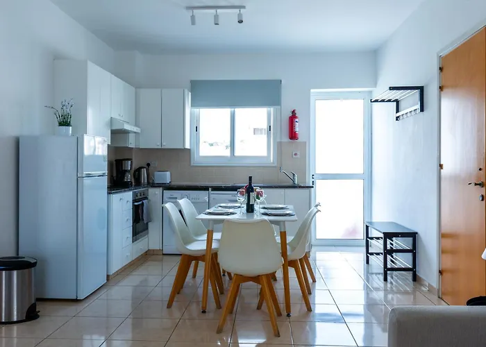 Just Renovated Beautiful 2 Bed In 5 Min Drive To The Apartmán