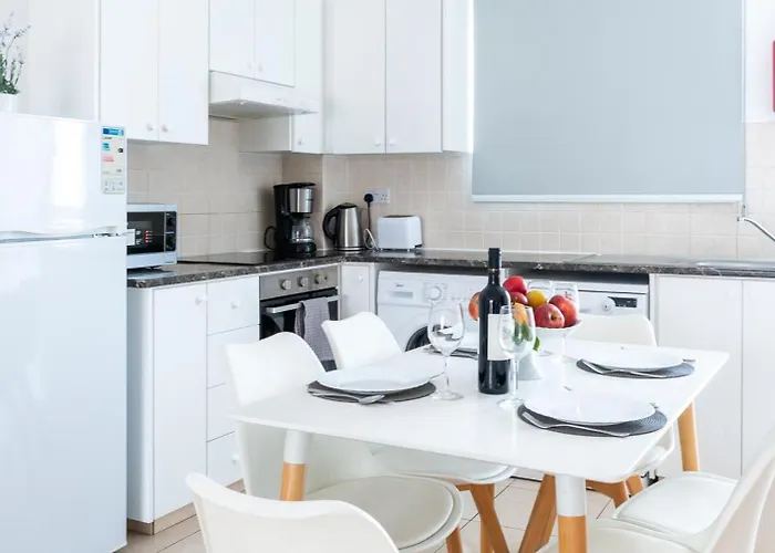 アパート Just Renovated Beautiful 2 Bed In 5 Min Drive To The *