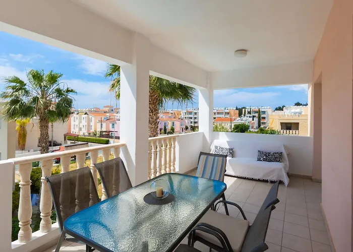 Just Renovated Beautiful 2 Bed In 5 Min Drive To The