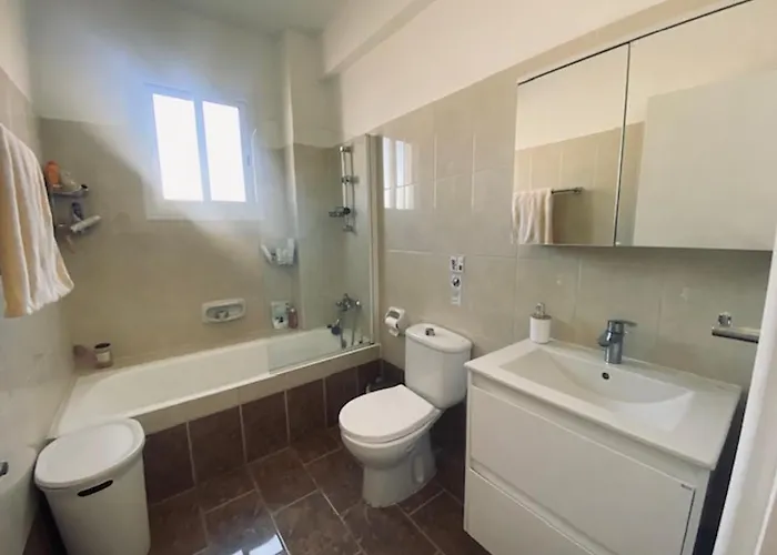 Just Renovated Beautiful 2 Bed In 5 Min Drive To The アパート