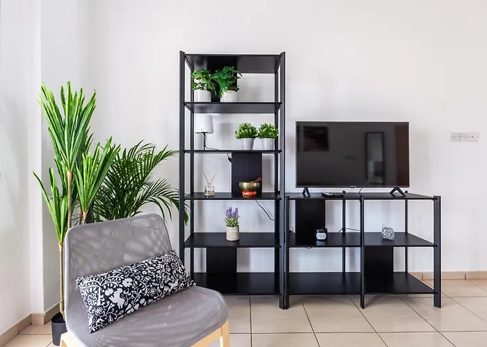 Just Renovated Beautiful 2 Bed In 5 Min Drive To The パ フォス