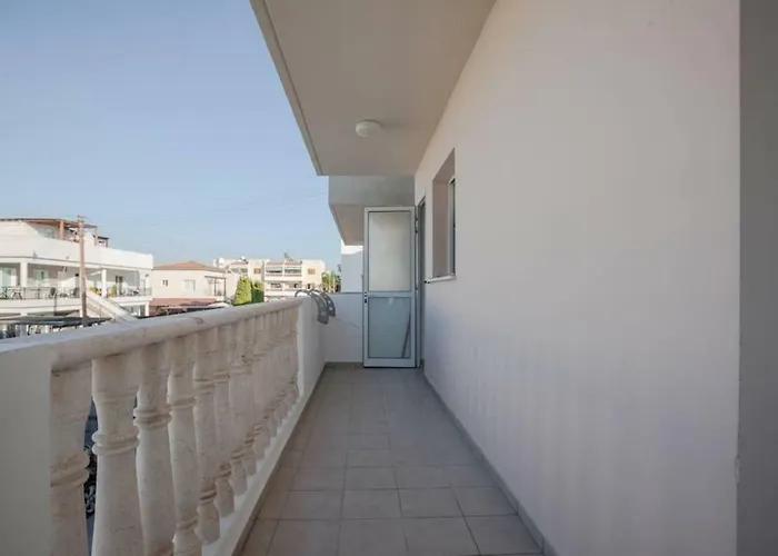 Just Renovated Beautiful 2 Bed In 5 Min Drive To The * パ フォス