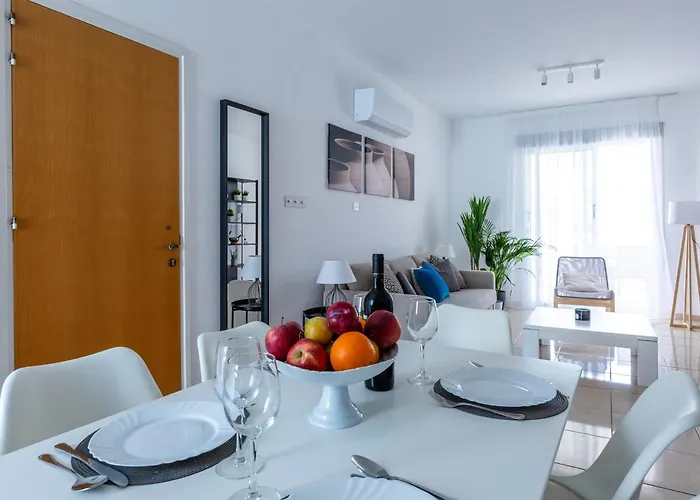 Apartamento Just Renovated Beautiful 2 Bed In 5 Min Drive To The