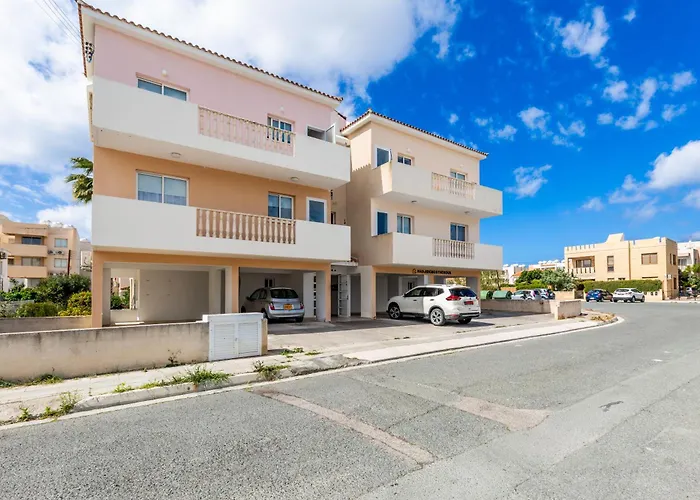 Just Renovated Beautiful 2 Bed In 5 Min Drive To The Apartamento Paphos