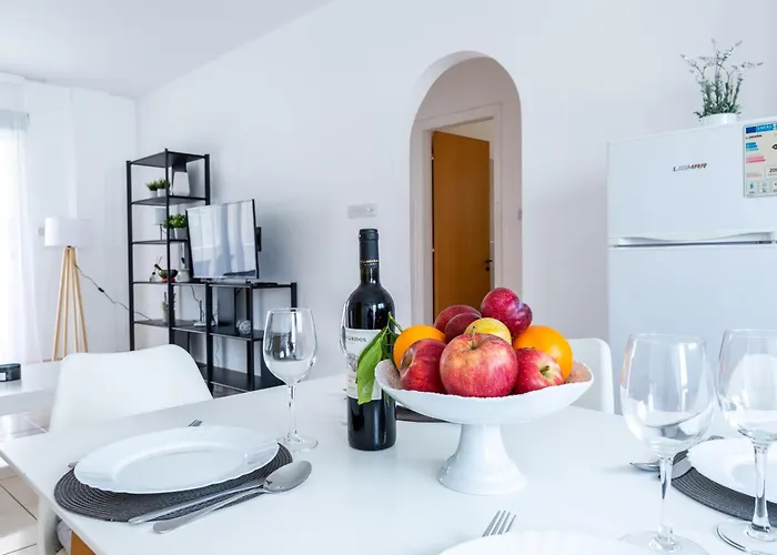 Apartamento Just Renovated Beautiful 2 Bed In 5 Min Drive To The Paphos