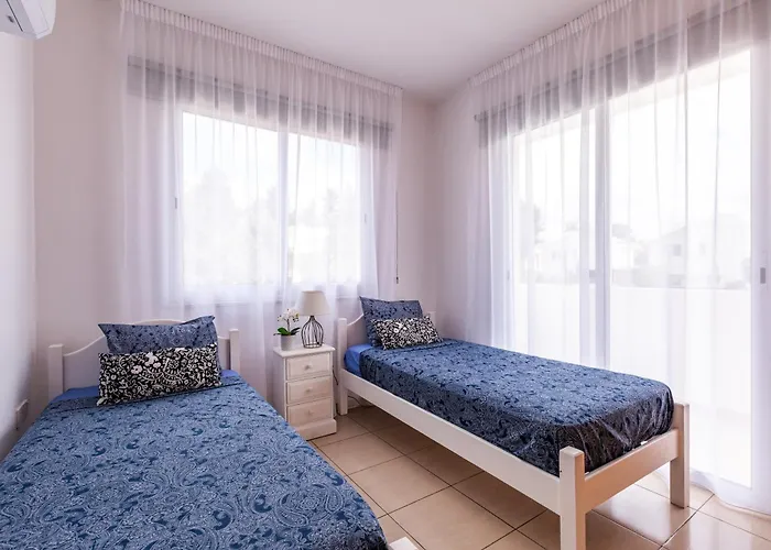 Just Renovated Beautiful 2 Bed In 5 Min Drive To The Apartamento Paphos