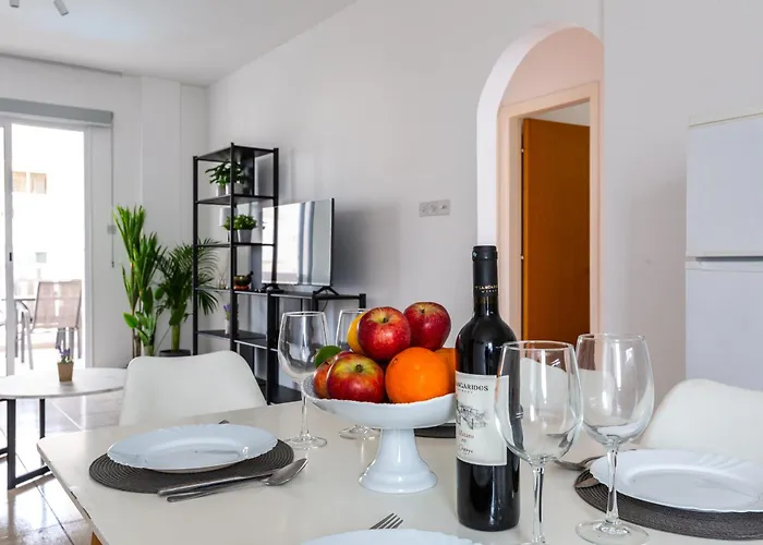 Just Renovated Beautiful 2 Bed In 5 Min Drive To The Apartamento