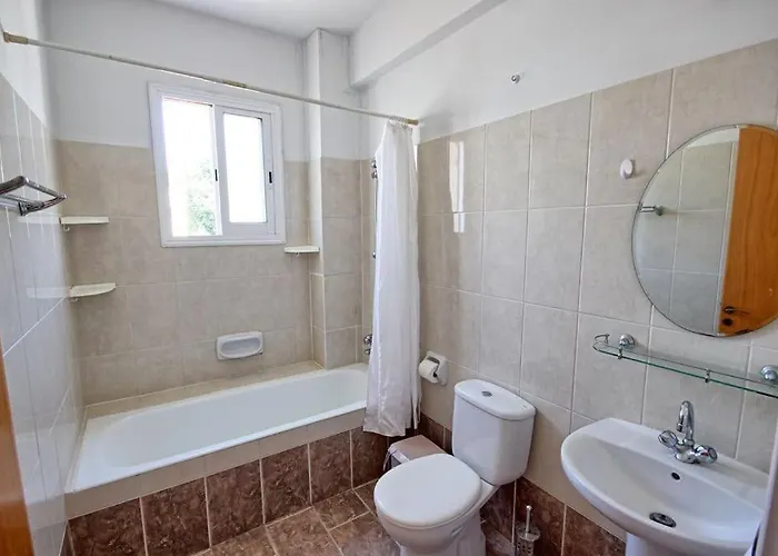 Apartamento Just Renovated Beautiful 2 Bed In 5 Min Drive To The Paphos